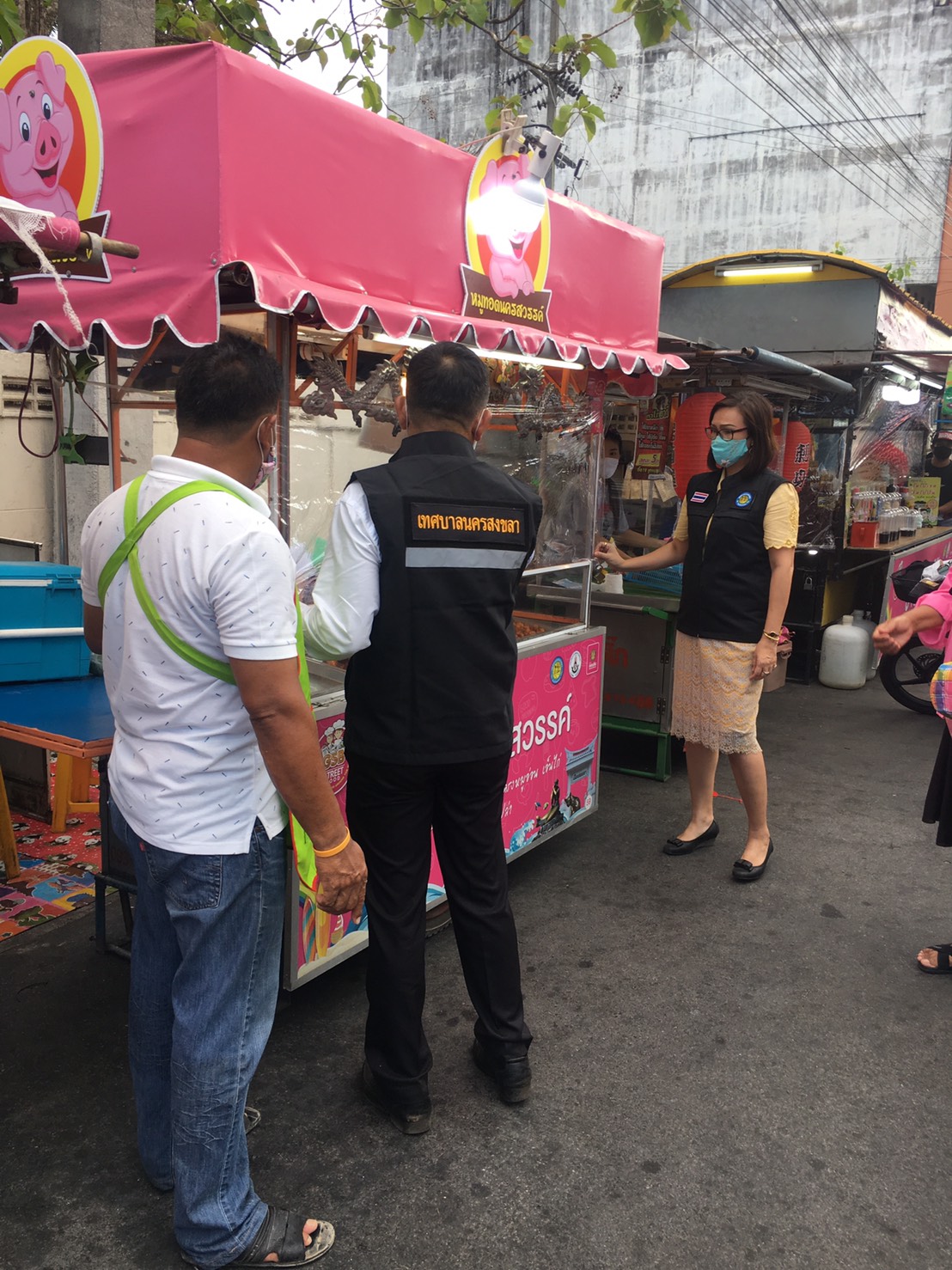 สงขลาคุมเข้ม ตรวจเช็คแผงลอยเส้นวชิรา กันภัยโควิด-19