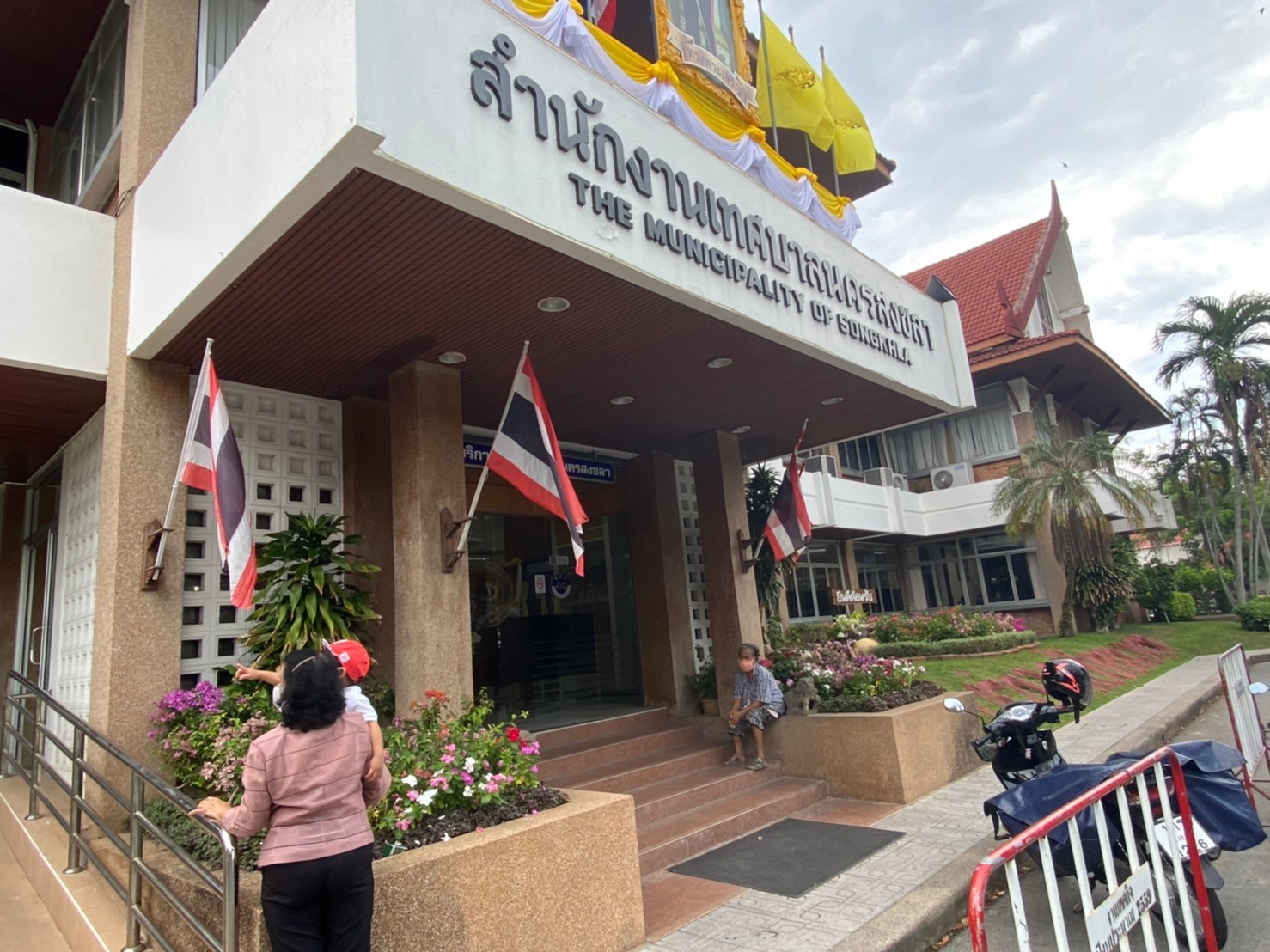 นายกเทศมนตรีสงขลาหารือยุติพ่อค้า-แม่ค้าตามมาตรการแนวทางจัดระเบียบถ.ทะเลหลวง(วชิรา)