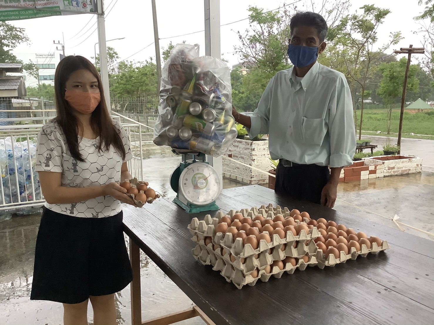 คณะทรัพยากรธรรมชาติ ม.อ. หาดใหญ่ จัดกิจกรรม "กระป๋อง แลกไข่ไก่" และ "ขวดพลาสติก แลกต้นกล้า" 3 ไข่ไก่