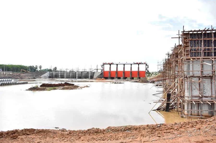 คลอง ร.1 หาดใหญ่ ยังคงปรับปรุงขุดขยายความกว้างของคลองระบายน้ำเพื่อบรรเทาอุทกภัยหากเกิดฝนตกหนัก 2 คลองร.1