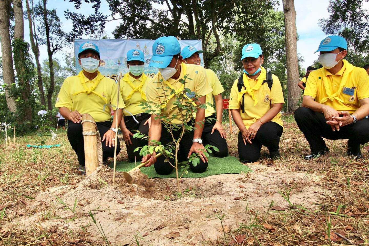 ประชาชนจิตอาสาชาวจังหวัดสงขลา ร่วมโครงการปลูกป่า และป้องกันไฟป่า