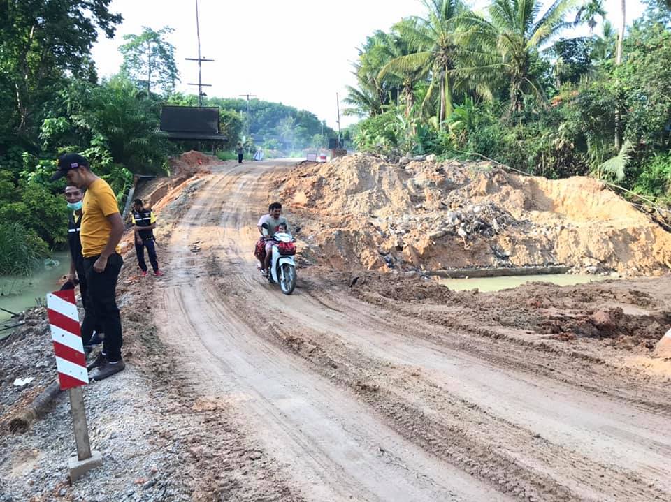 ทางศูนย์ดำรงธรรมจังหวัดสงขลาได้รับแจ้งจากประชาชน (ขอปกปิดชื่อ) ราษฎรบ้านน้ำเชี่ยว หมู่ที่ 4 ตำบลเขาแดง อำเภอสะบ้าย้อย