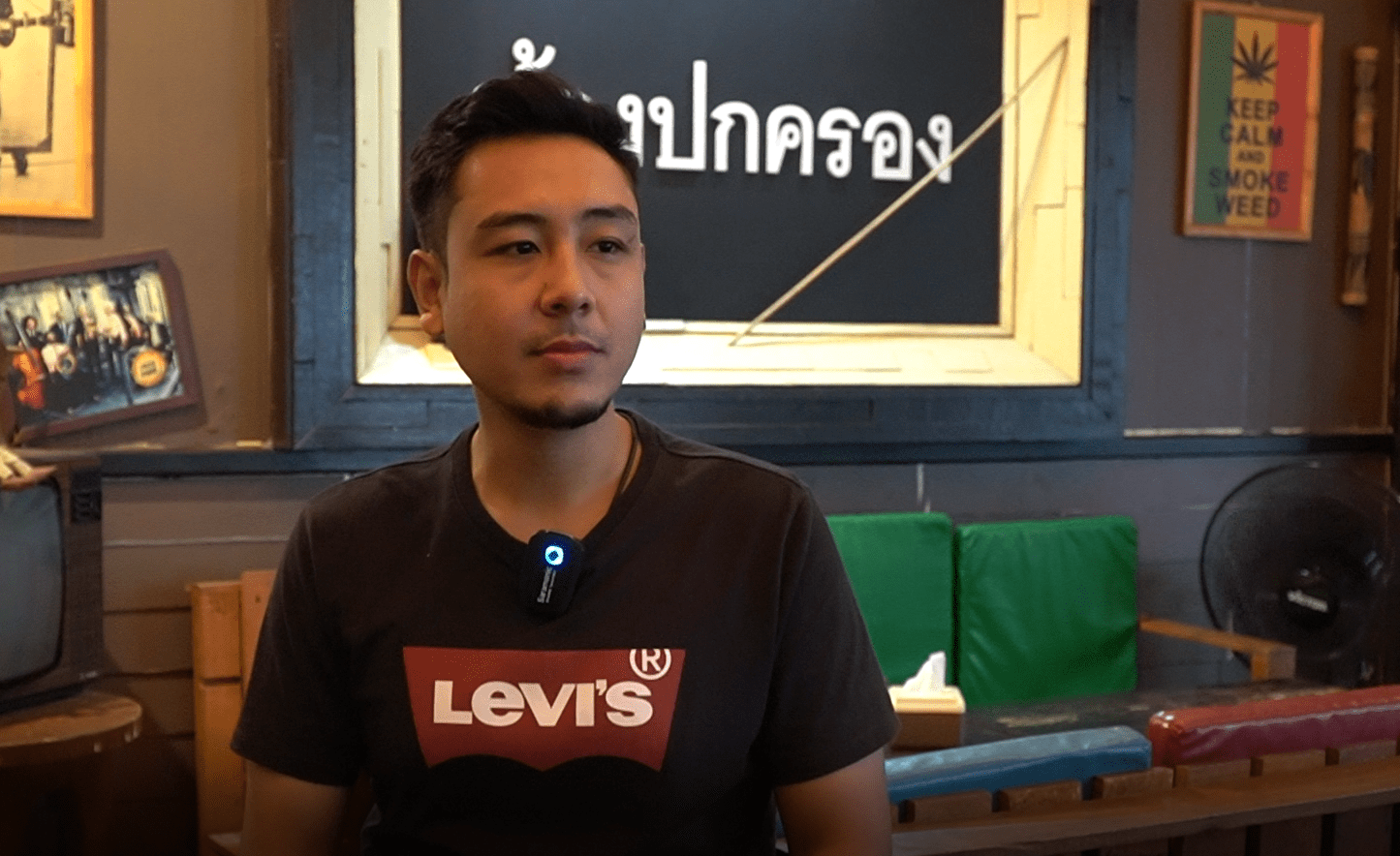 คุณไม้ ขัตติย ศรีหนูสุด ผู้จัดการร้านห้องปกครอง