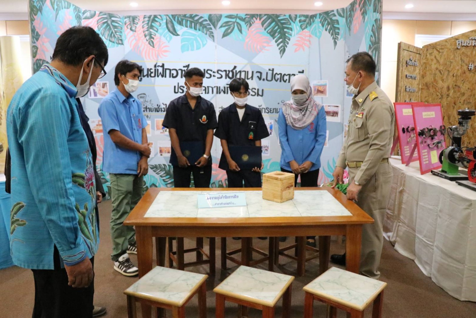 ศอ.บต.เผย ศูนย์ฝึกอาชีพพระราชทานชายแดนใต้ สร้างอาชีพกว่า1000 คน เตรียมป้อนสู่ตลาดนิคมอุตสาหกรรมจะนะในอนาคต 2 ศูนย์ฝึกอาชีพพระราชทานจังหวัดชายแดนภาคใต้ มี 3 ศูนย์ ในพื้นที่จังหวัดปัตตานี ยะลานราธิวาส