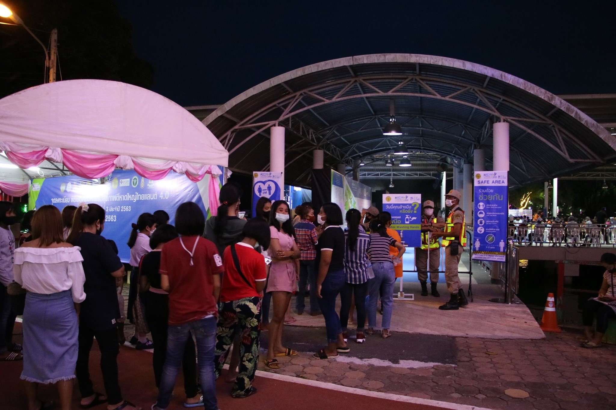 บรรยากาศคอนเสิร์ต เจนนี่-ลิลลี่ ได้หมดถ้าสดชื่น ณ งานมหกรรมสุขภาพ หาดใหญ่ จ.สงขลา