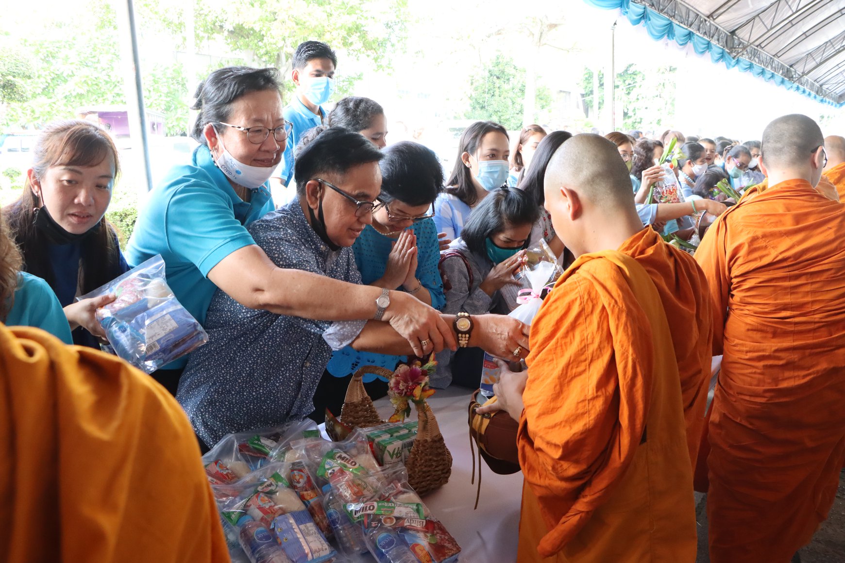 ร่วมพิธีลงนามถวายพระพรและถวายความเคารพพระฉายาลักษณ์สมเด็จพระนางเจ้าสิริกิติ์ พระบรมราชินีนาถ พระบรมราชชนนีพันปีหลวง เนื่องในโอกาสวันเฉลิมพระชนมพรรษา พ.ศ. 2563 ณ ห้องประชุมจังหวัดสงขลา