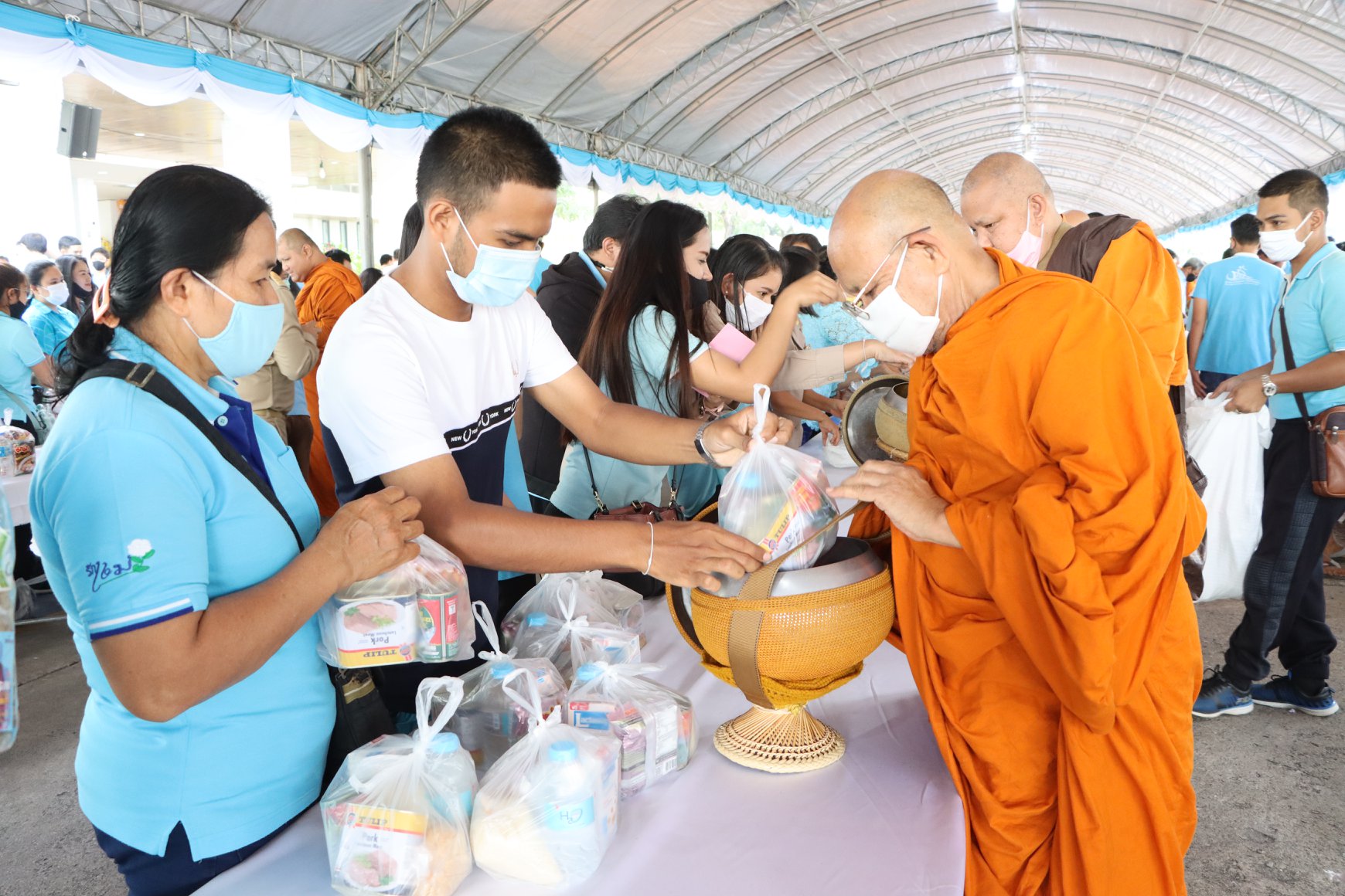 ร่วมพิธีลงนามถวายพระพรและถวายความเคารพพระฉายาลักษณ์สมเด็จพระนางเจ้าสิริกิติ์ พระบรมราชินีนาถ พระบรมราชชนนีพันปีหลวง เนื่องในโอกาสวันเฉลิมพระชนมพรรษา พ.ศ. 2563 ณ ห้องประชุมจังหวัดสงขลา