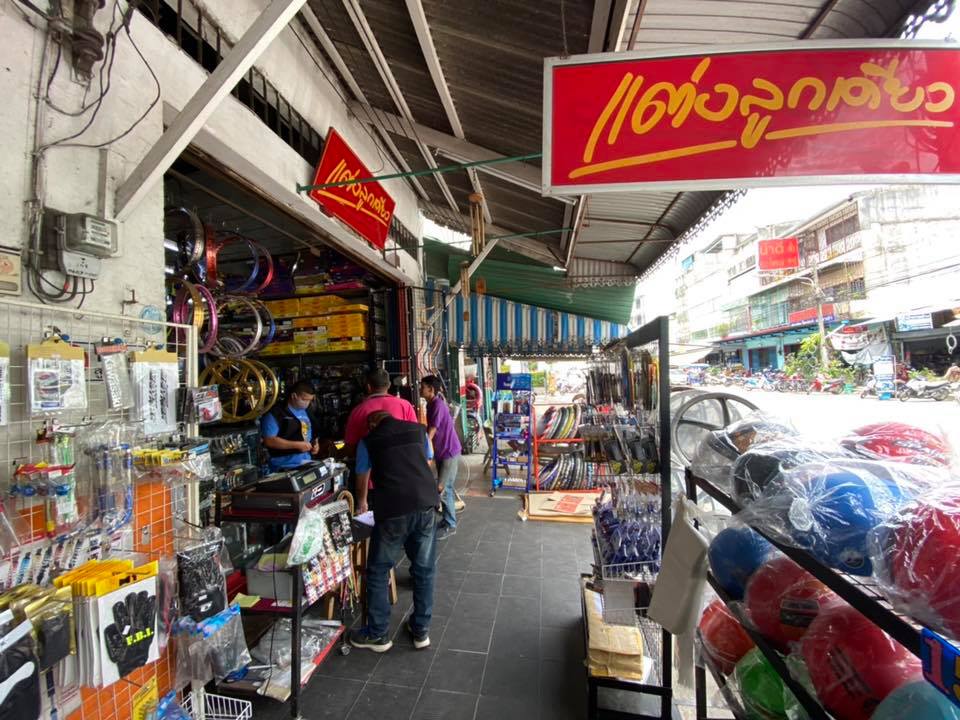 สภ.หาดใหญ่ตรวจเข้มกวาดล้างการแข่งรถ กำชับห้ามร้านค้าจำหน่ายอะไหล่รถให้แก่กลุ่มวัยรุ่น 3 สภ.หาดใหญ่กุมเข้มกวาดล้างการแข่งรถ กำชับห้ามร้านค้าจำหน่ายอะไหล่รถให้แก่กลุ่มวัยรุ่น