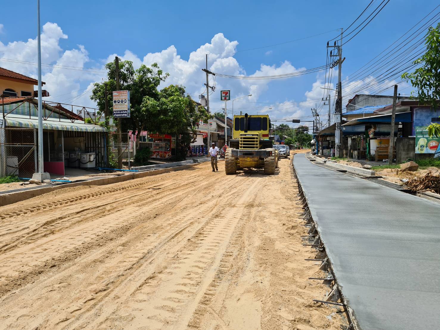 โครงการก่อสร้างถนนสี่แยกบ้านนาหลา-ท่าข้าม เหตุล่าช้าสร้างความเดือดร้อนปชช.สัญจร