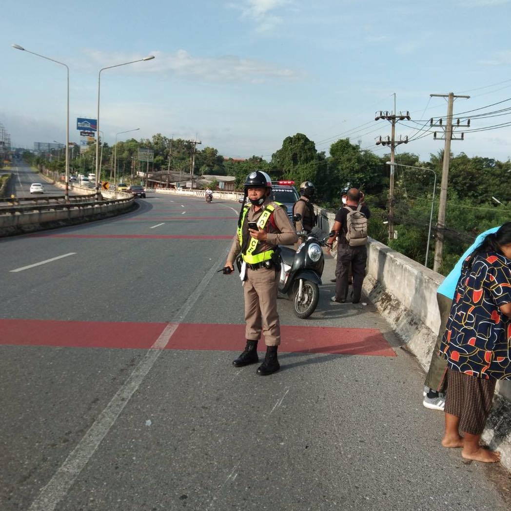  หาดใหญ่ เกิดเหตุรถชนราวสะพานแมคโคร พบผู้บาดเจ็บตกจากราวสะพาน 