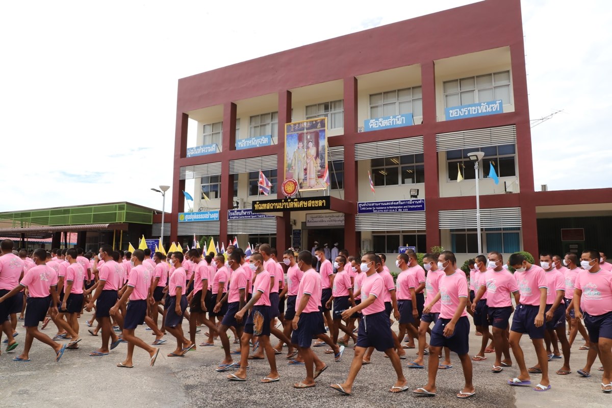 ทัณฑสถานสงขลา ปล่อยตัวผู้ต้องราชทัณฑ์ 396 ราย ท่ามกลางความปลาบปลื้มยินดีแก่ญาติพี่น้อง