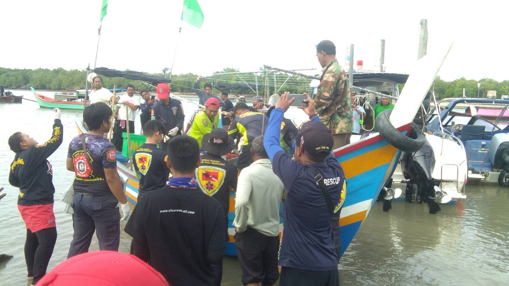 ยุติการค้นหาลูกเรือประมงไทยแล้ว หลังพบศพแถวรอยต่อน่านน้ำไทย-มาเลฯ หลังค้นหามานาน 3 วัน
