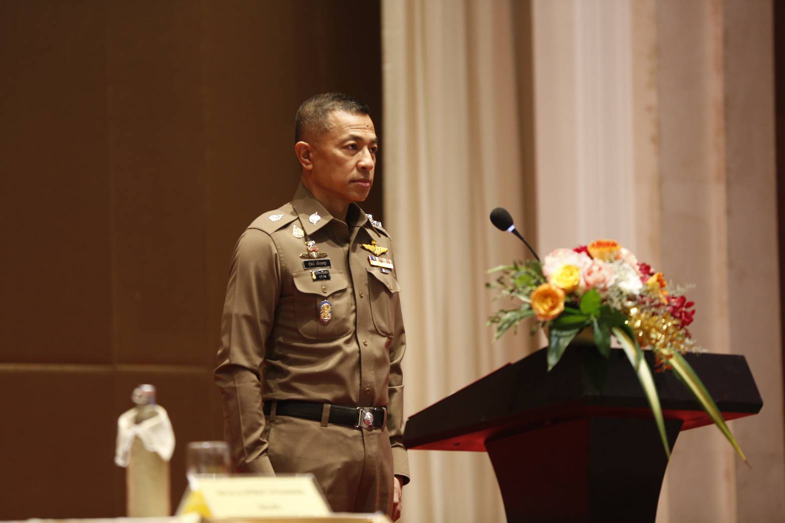 ผบ.ตร. สั่ง Set Zero จุดตรวจ จุดสกัด ด่านตรวจเมา แต่ด่านความมั่นคง ด่านป้องกันยาเสพติดยังคงดำเนินปกติ 1 พล.ต.อ.สุวัฒน์ แจ้งยอดสุข ผู้บัญชาการตำรวจแห่งชาติ มอบนโยบายการบริหารงาน สั่งยกเลิกการตั้งด่านทั่วประเทศ #ชั่วคราว ให้ทบทวน หลักเกณฑ์ ในการตั้งจุดตรวจจุดสกัด ให้ถูกต้องตามระเบียบ กฎหมาย สามารถป้องกัน ระงับยับยั้งอาชญากรรมได้อย่างมีประสิทธิภาพและที่สำคัญต้องไม่สร้างความเดือดร้อนให้กับประชาชน รวมถึงการวางเป้าติดตั้งกล้องวงจรปิด 5,000 ตัว ทั่วกรุงเทพมหานคร ให้เสร็จสิ้นภายใน 4 เดือน เพื่อสร้างความมั่นใจในชีวิตและทรัพย์สินของประชาชน
