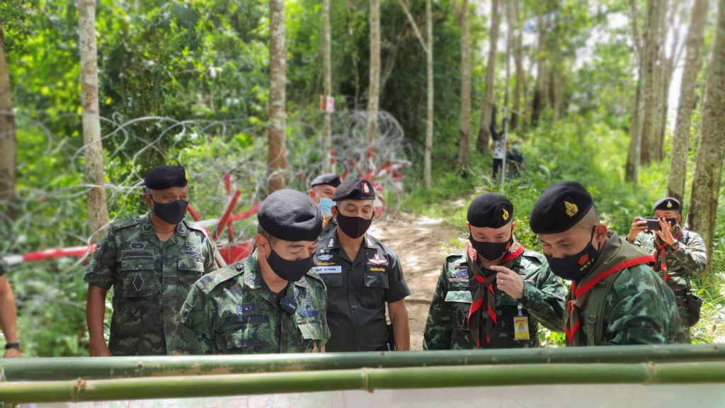 ชายแดนไทย-มาเลย์ จ.สงขลา รั้วชายแดนถูกทำลาย เหตุเนื่องจากพบคนลักลอบเข้าเมือง