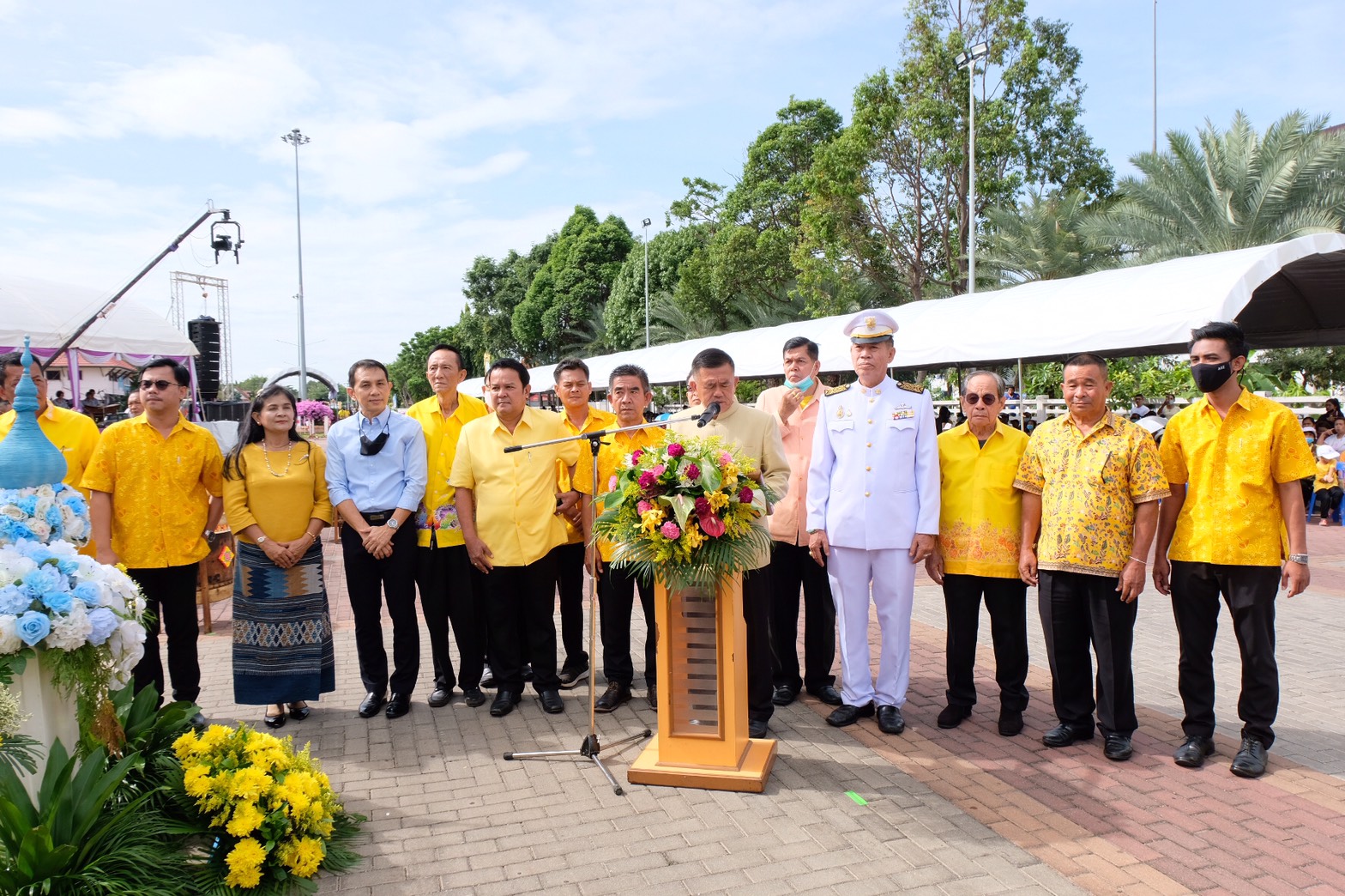 บรรยากาศงานประเพณีลากพระประจำปี 2563 เป็นไปอย่างคึกคักยิ่งใหญ่ ประชาชนให้ความสนใจเดินทางเที่ยวชมงานจำนวนมาก