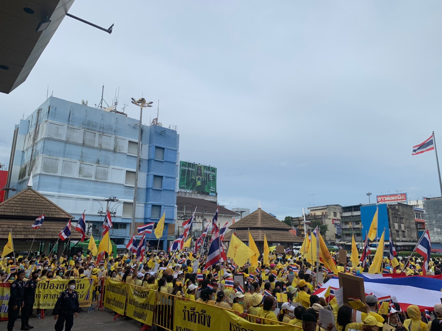 ประชาชนชาวหาดใหญ่ร่วมแสดงออกถึงความจงรักภักดีและปกป้องสถาบันพระมหากษัตริย์