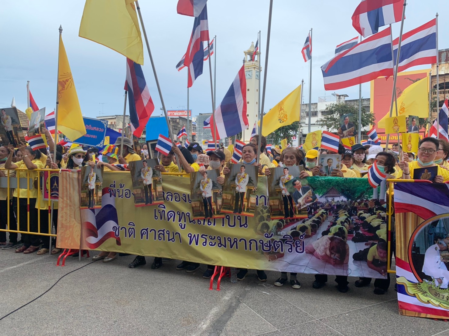 ประชาชนชาวหาดใหญ่ร่วมแสดงออกถึงความจงรักภักดีและปกป้องสถาบันพระมหากษัตริย์