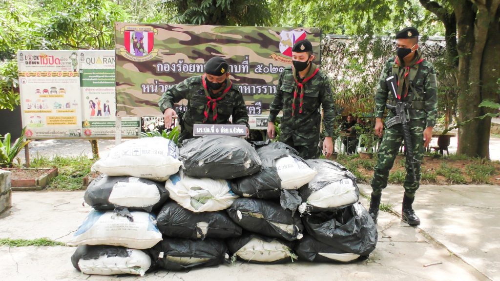 สะเดา-สงขลา หน่วยเฉพาะกิจตรวจยึดใบพืชกระท่อมสดจำนวน350. กก. มูลค่า 80,000 บาท