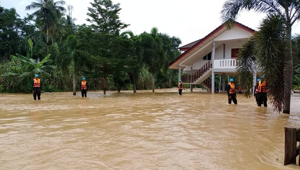 สถานการณ์น้ำท่วมพื้นที่หมู่บ้านน้ำลัด หมู่ 2 ต.สำนักแต้ว อ.สะเดา จ.สงขลา ระดับน้ำได้ลดลงจนเกือบเข้าสู่ภาวะปกติแล้ว