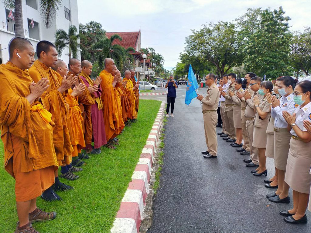 คณะธรรมะยาตรา เดินเจริญเมตตาให้เกิดสันติสุขให้กับผู้ว่าราชการจังหวัดสงขลา