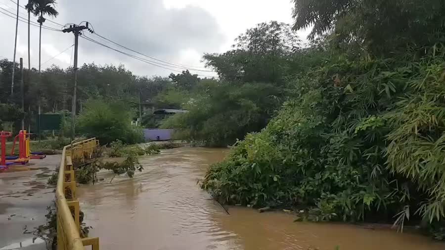 สถานการณ์น้ำท่วมพื้นที่หมู่บ้านน้ำลัด หมู่ 2 ต.สำนักแต้ว อ.สะเดา จ.สงขลา ระดับน้ำได้ลดลงจนเกือบเข้าสู่ภาวะปกติแล้ว