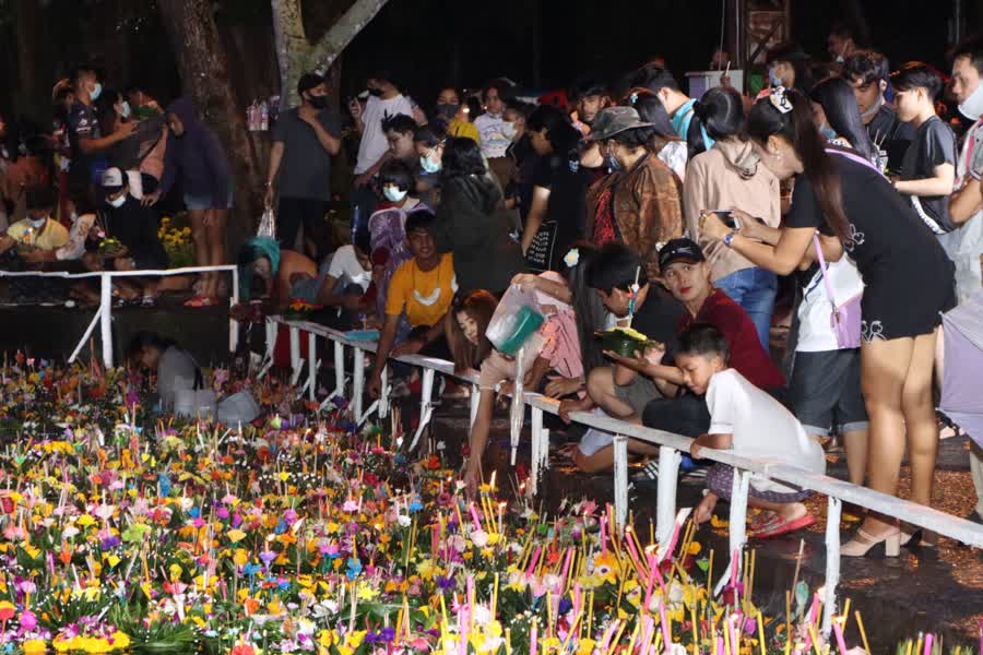 บรรยากาศลอยกระทงในพื้นที่หาดใหญ่-สงขลา ประจำปี 2563