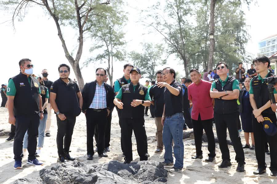 รมว.ทรัพยากรธรรมชาติและสิ่งแวดล้อม ลงพื้นที่ชายหาดสมิหลาจังหวัดสงขลา ติดตามสถานการณ์กัดเซาะชายฝั่งทะเล