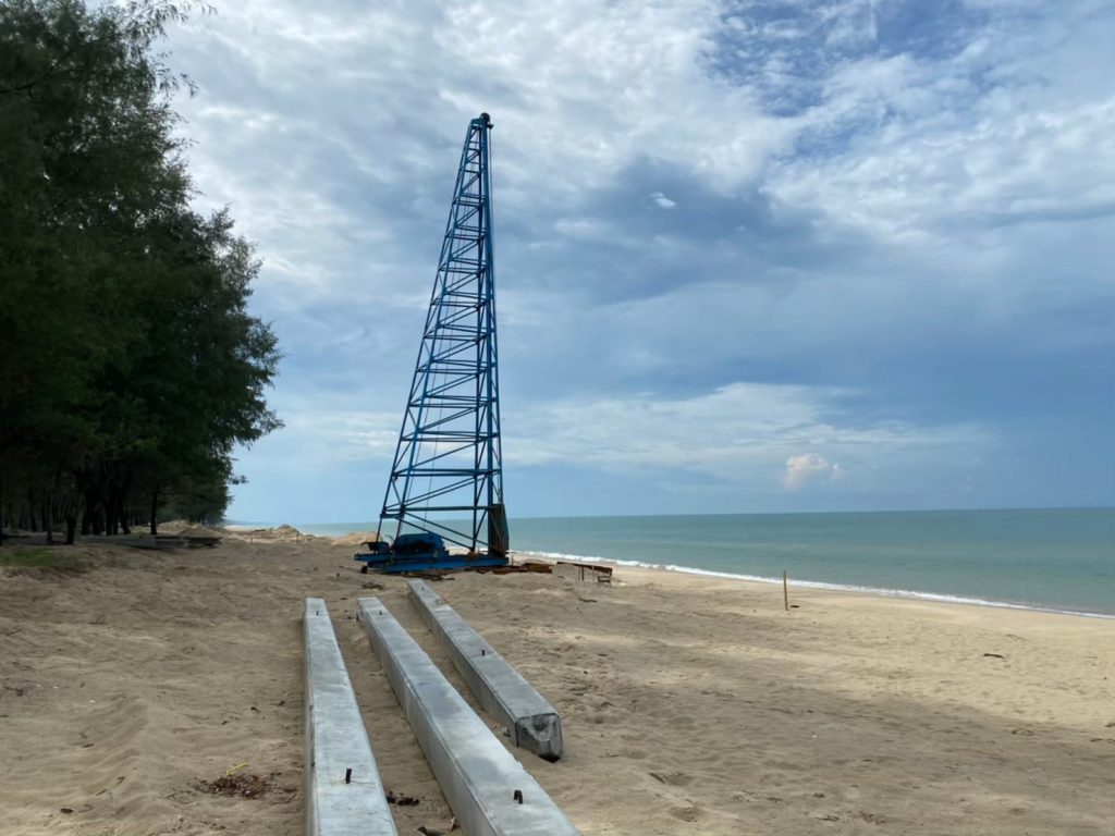 ชายหาดม่วงงาม ถูกกัดเซาะชั่วคราวแค่หน้ามสรสุม แต่สามารถฟื้นฟูสภาพหาดกลับมาได้เหมือนเดิมด้วยธรรมชาติ