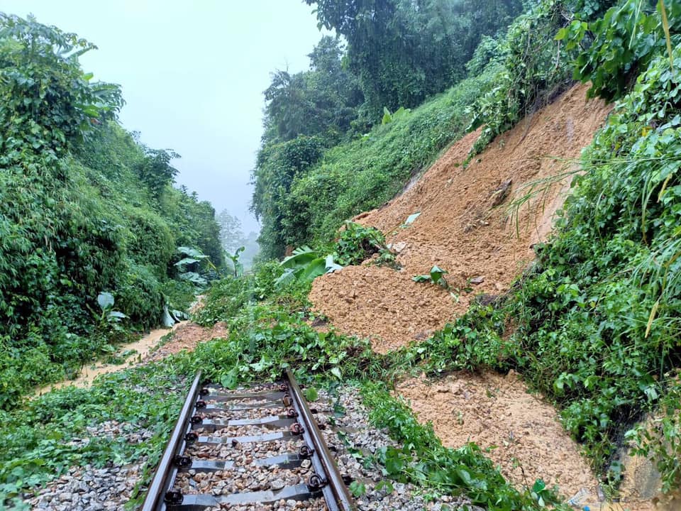 การรถไฟไทยสายใต้ปรับแผนการเดินรถ เนื่องจากสถานการณ์น้ำท่วม พร้อมคืนเงินค่าตั๋วหากผู้โดยสารไม่ประสงค์เดินทาง