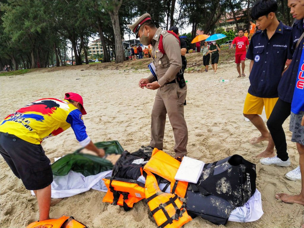 สลด เด็กรร.สะเดาขรรค์ชัย 7 คน จมน้ำทะเลหาดสมิหลาหน่วยกู้ชีพช่วยทันรอด 6 รายเสียชีวิต 1 ราย