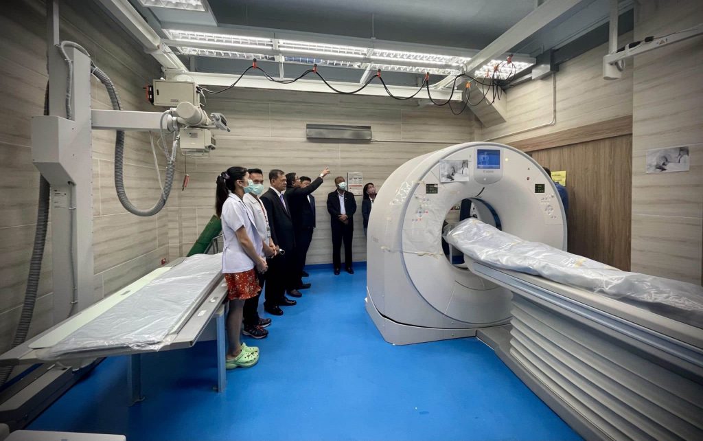 ศอ.บต.มอบเครื่องเอกซเรย์คอมพิวเตอร์ (CT SCAN) เพิ่มความแม่นยำการหาสาเหตุการเสียชีวิตให้โรงพยาบาล มอ.หาดใหญ่