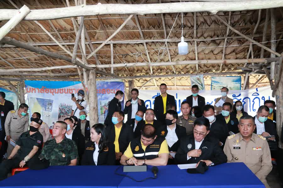 รมช.กระทรวงเกษตรและสหกรณ์ พร้อมคณะ ลงพื้นที่พบปะชาวบ้านจะนะ เจรจาประเด็นนิคมอุตสาหกรรมจะนะ 2 2517e14bc7caa55df0e3cc2bd18c3beb small HATYAITODAY