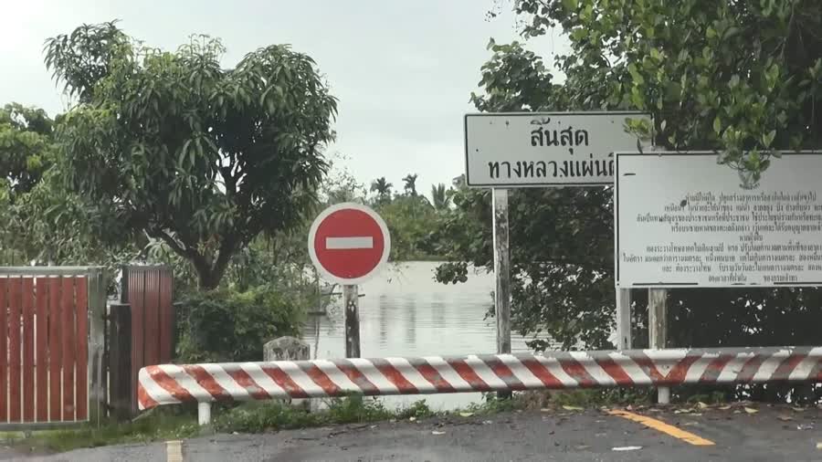 ชาวบ้านในพื้นที่ริมทะเลสาบสงขลาทั้ง 2 ฝั่ง ใน 5 อำเภอ ยังคงเผชิญกับน้ำท่วมจากสถานการณ์ฝนตกหนัก