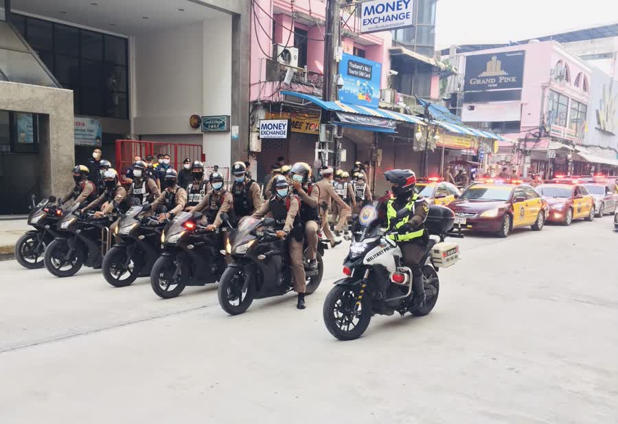 ตำรวจภูธรสงขลา ปล่อยแถวระดมกวาดล้างอาชญากรรมช่วงเทศกาลปีใหม่ 2564 เข้มงวดในการระวังป้องกันเมืองในพื้นที่จุดเสี่ยง 7 9aebce058575e91126f96fc62331366c small HATYAITODAY
