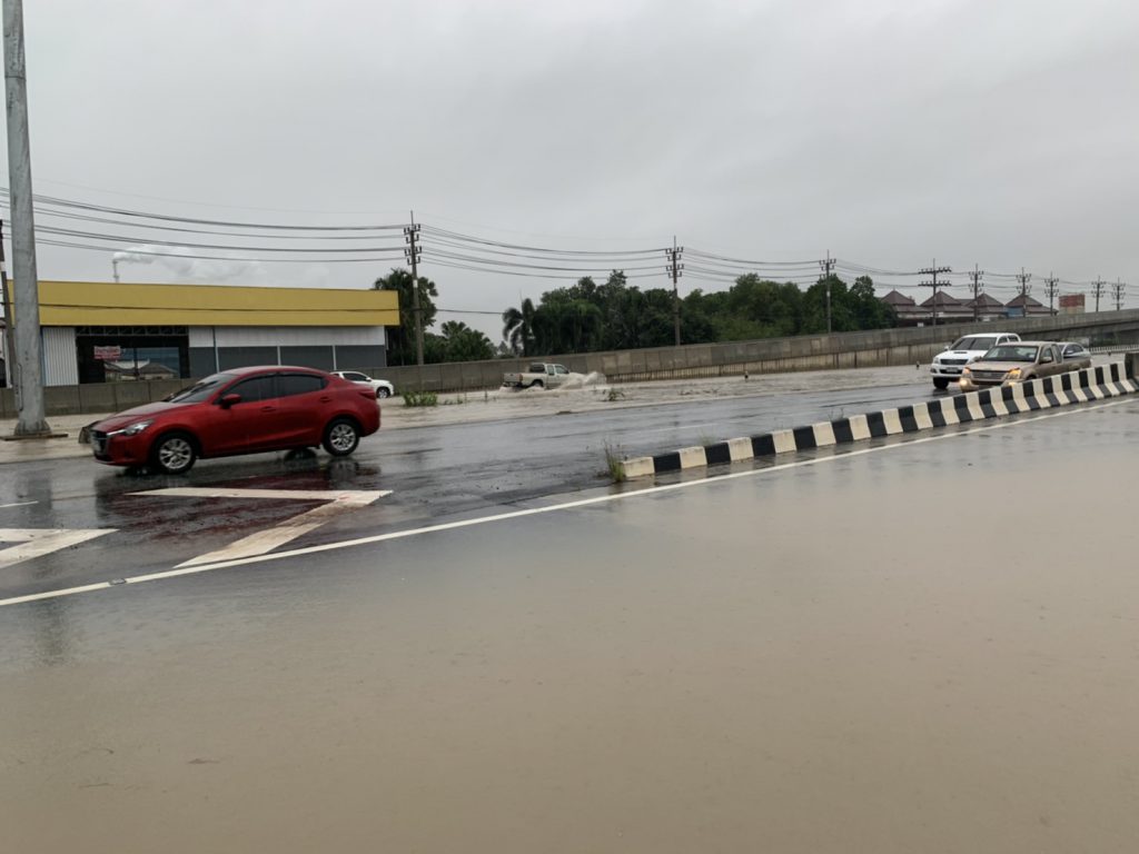 หลายพื้นที่ในจังหวัดสงขลาน้ำท่วม สถานการณ์น่าเป็นห่วงเนื่องจากฝนยังคงตกอย่างต่อเนื่อง