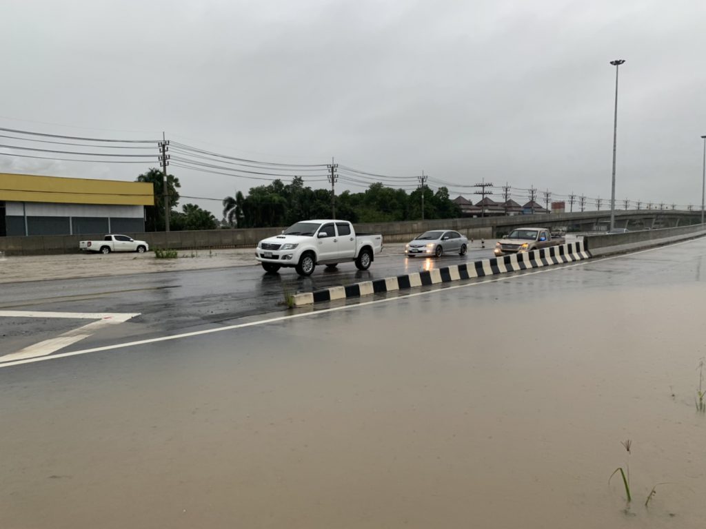 หลายพื้นที่ในจังหวัดสงขลาน้ำท่วม สถานการณ์น่าเป็นห่วงเนื่องจากฝนยังคงตกอย่างต่อเนื่อง