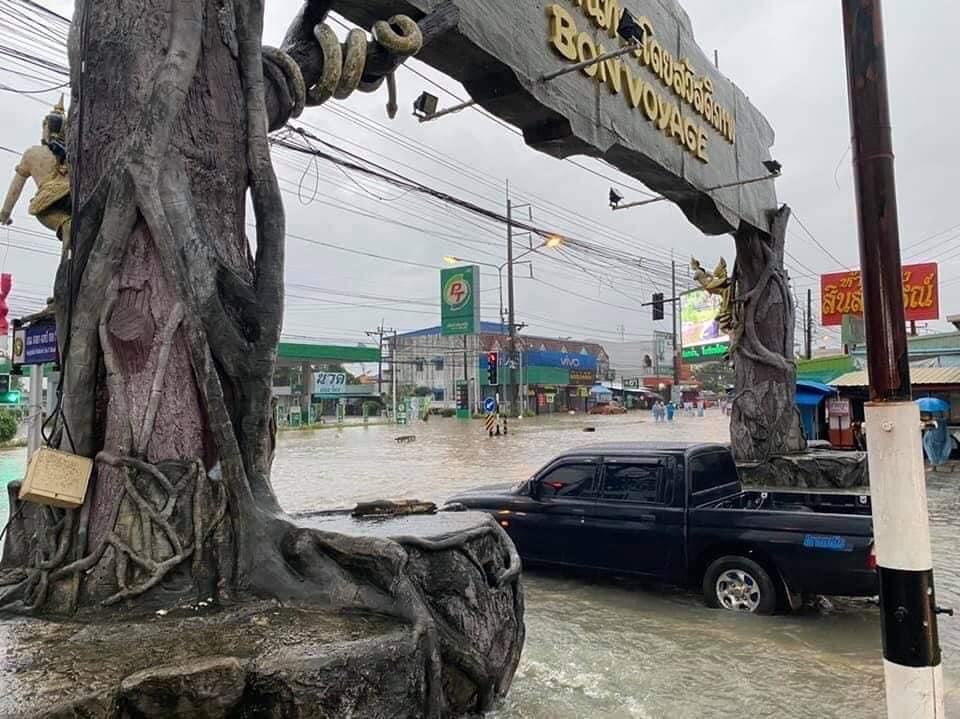 หลายพื้นที่ในจังหวัดสงขลาน้ำท่วม สถานการณ์น่าเป็นห่วงเนื่องจากฝนยังคงตกอย่างต่อเนื่อง