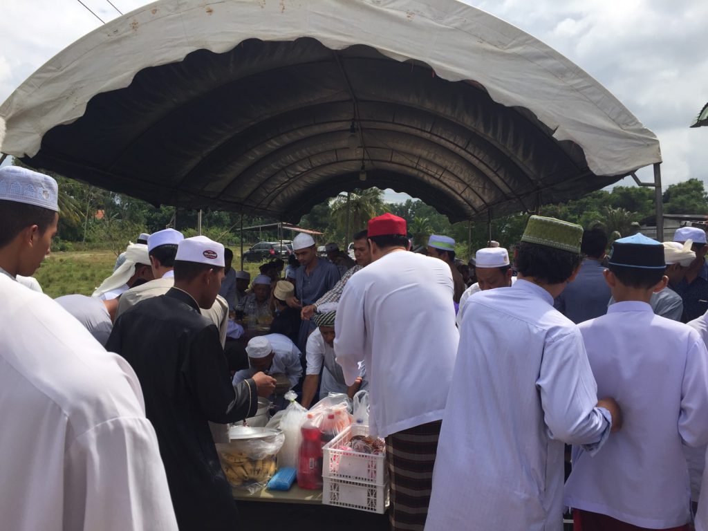 ศูนย์ดำรงธรรมมอบทะเบียนมัสยิด ณ มัสยิดมิฟตะฮุนยันนะฮ์ อ.บางกล่ำ แก่พี่น้องประชาชนประกอบศาสนกิจ