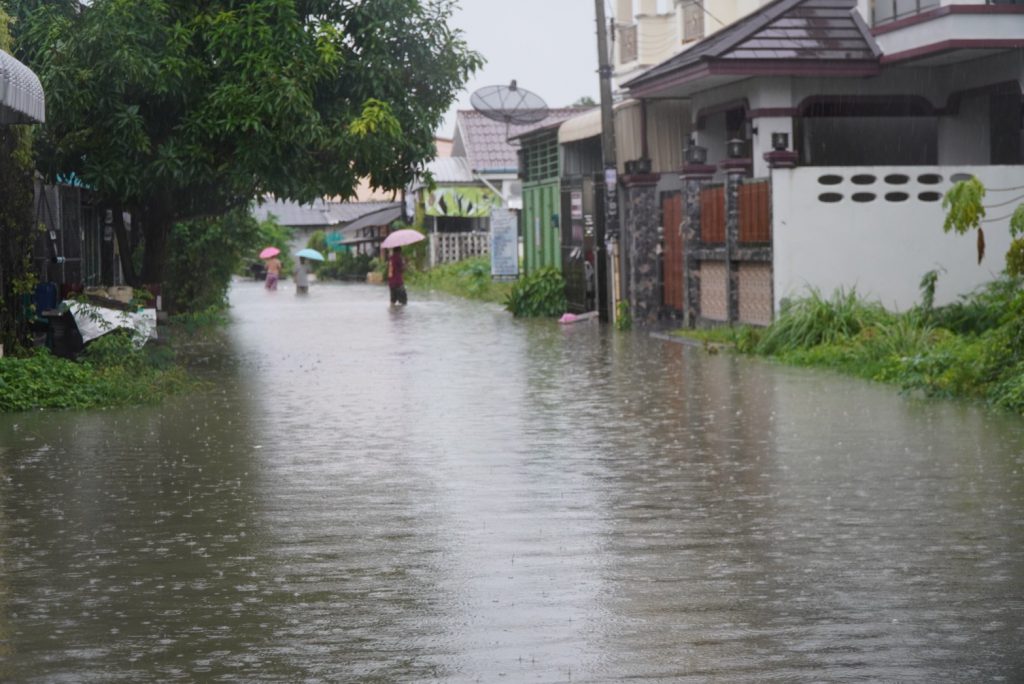 หลายพื้นที่ในจังหวัดสงขลาน้ำท่วม สถานการณ์น่าเป็นห่วงเนื่องจากฝนยังคงตกอย่างต่อเนื่อง