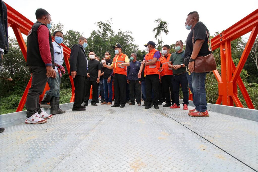 รมช.กระทรวงมหาดไทย เปิดสะพานเบลีย์อ.เทพา เพื่อบรรเทาความเดือดร้อนในการสัญจรของประชาชน หลังได้รับผลกระทบจากอุทกภัย