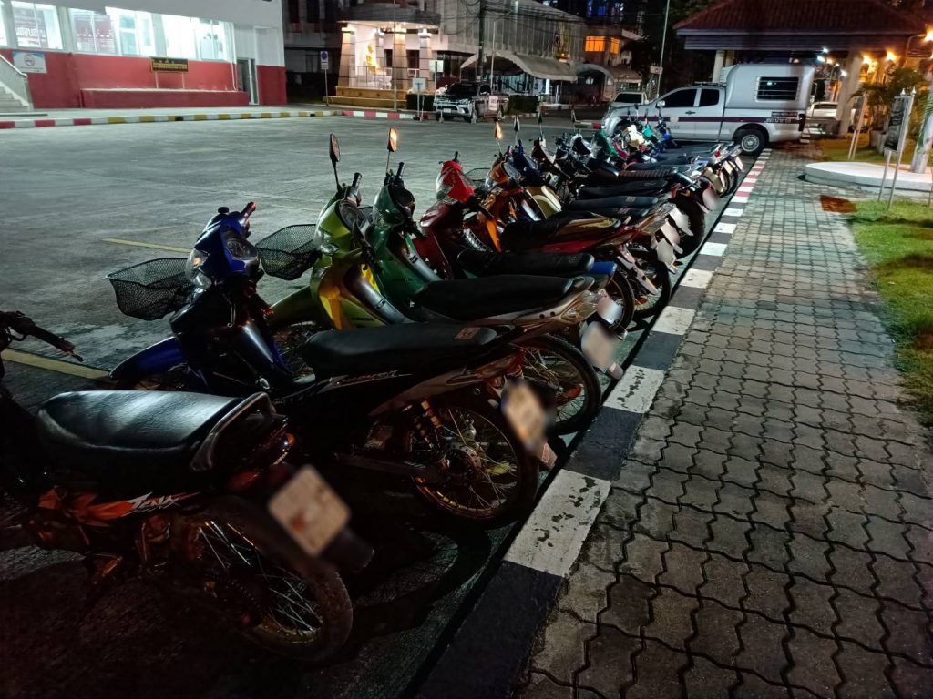 สภ.หาดใหญ่ ยึดรถจยย. 7 คัน หลังกลุ่มวัยรุ่นชาย-หญิงรวมตัวแข่งรถในทางสาธารณะ 3 139711114 3536160673148740 4675520370148924208 o HATYAITODAY