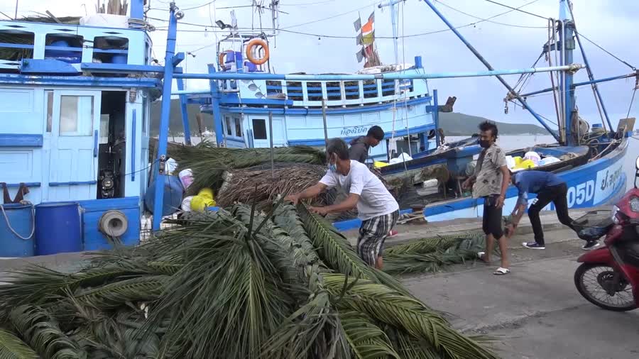 ศรชล.จังหวัดสงขลา คุมเข้มท่าเทียบเรือประมงจังหวัดสงขลา ป้องกันโควิด-19 สร้างความมั่นใจให้กับผู้บริโภค