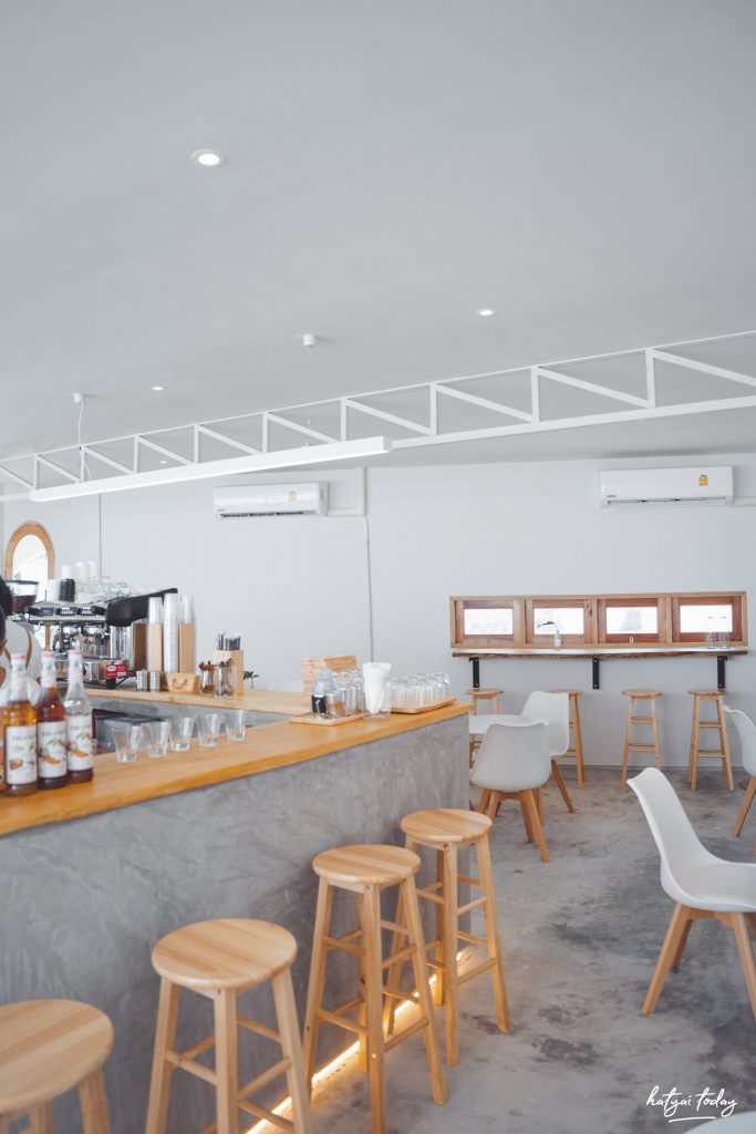 The bay cafe and eatery