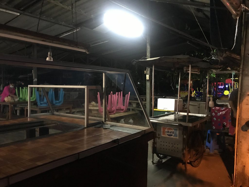 ฝ่ายปกครองอ.หาดใหญ่ ลงพื้นที่ตรวจสอบบริเวณตลาดโต้รุ่งเปิดเลยเวลาที่กำหนด 4 191671317 2208191882651659 931271408920617788 N