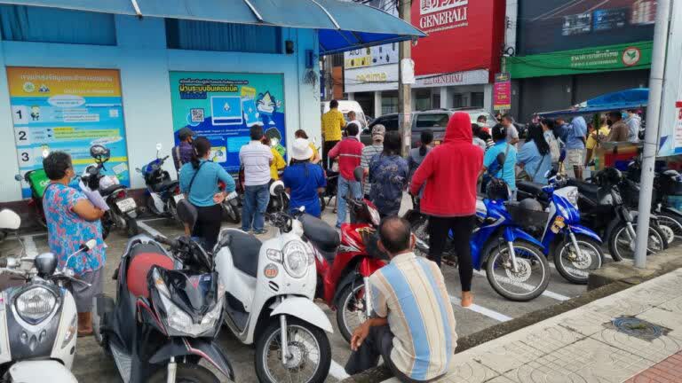 ชาวสงขลาแห่สมัครมาตรา 40 หลัง ครม.มีมาตรการเยียวยาช่วยเหลือนายจ้าง-ลูกจ้าง ที่ได้รับผลกระทบพื้นที่ล็อกดาวน์ 1 97bb8137cd2050b3ce31f3b72e95389d Small