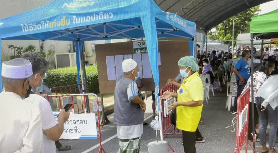 จุดฉีดวัคซีนสนามกีฬาติณสูลานนท์รพ.สงขลา แจกคูปองแบบ Walk-In กลุ่มผู้สูงอายุ 60 ปีขึ้นไป 3 001c3c21bedf54570074d042b9e93b66 Small