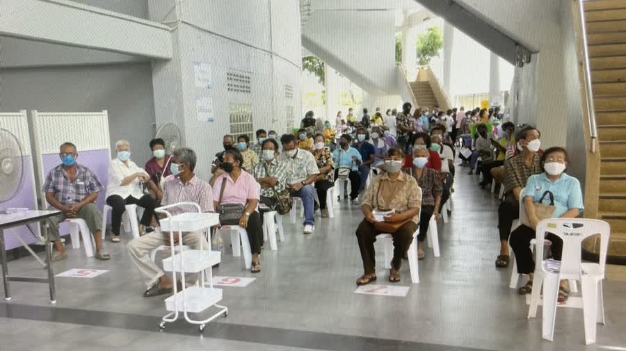 จุดฉีดวัคซีนสนามกีฬาติณสูลานนท์รพ.สงขลา แจกคูปองแบบ Walk-In กลุ่มผู้สูงอายุ 60 ปีขึ้นไป 1 05c6e40472131b8a0920921db8b21089 Small