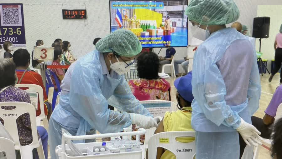 จุดฉีดวัคซีนสนามกีฬาติณสูลานนท์รพ.สงขลา แจกคูปองแบบ Walk-In กลุ่มผู้สูงอายุ 60 ปีขึ้นไป 2 Ce2c5e21e70992905eaafec8bffa2a33 Small