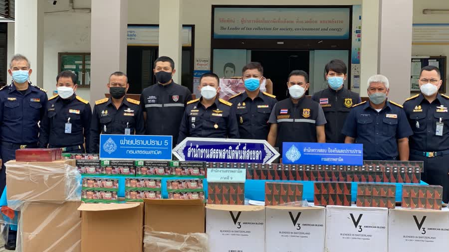 สงขลา สรรพสามิตร่วมกับศุลกากร จับกุมบุหรี่เถื่อนล๊อตใหญ่ 32,000 ซอง มูลค่า 60 ล้านบาทขณะลำเลียงเข้ามาทางทะเล 1 0e7f0accca7a1c53c3b4feb170956c66 Small