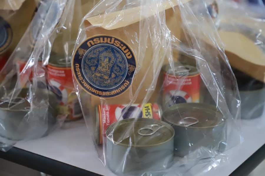 กระทรวงเกษตรและสหกรณ์จังหวัดสงขลา มอบสิ่งของช่วยเหลือประชาชนที่ได้รับความเดือดร้อนในสถานการณ์โควิด-19 3 B2225724cb90c918953bdb2192c92dd0 Small